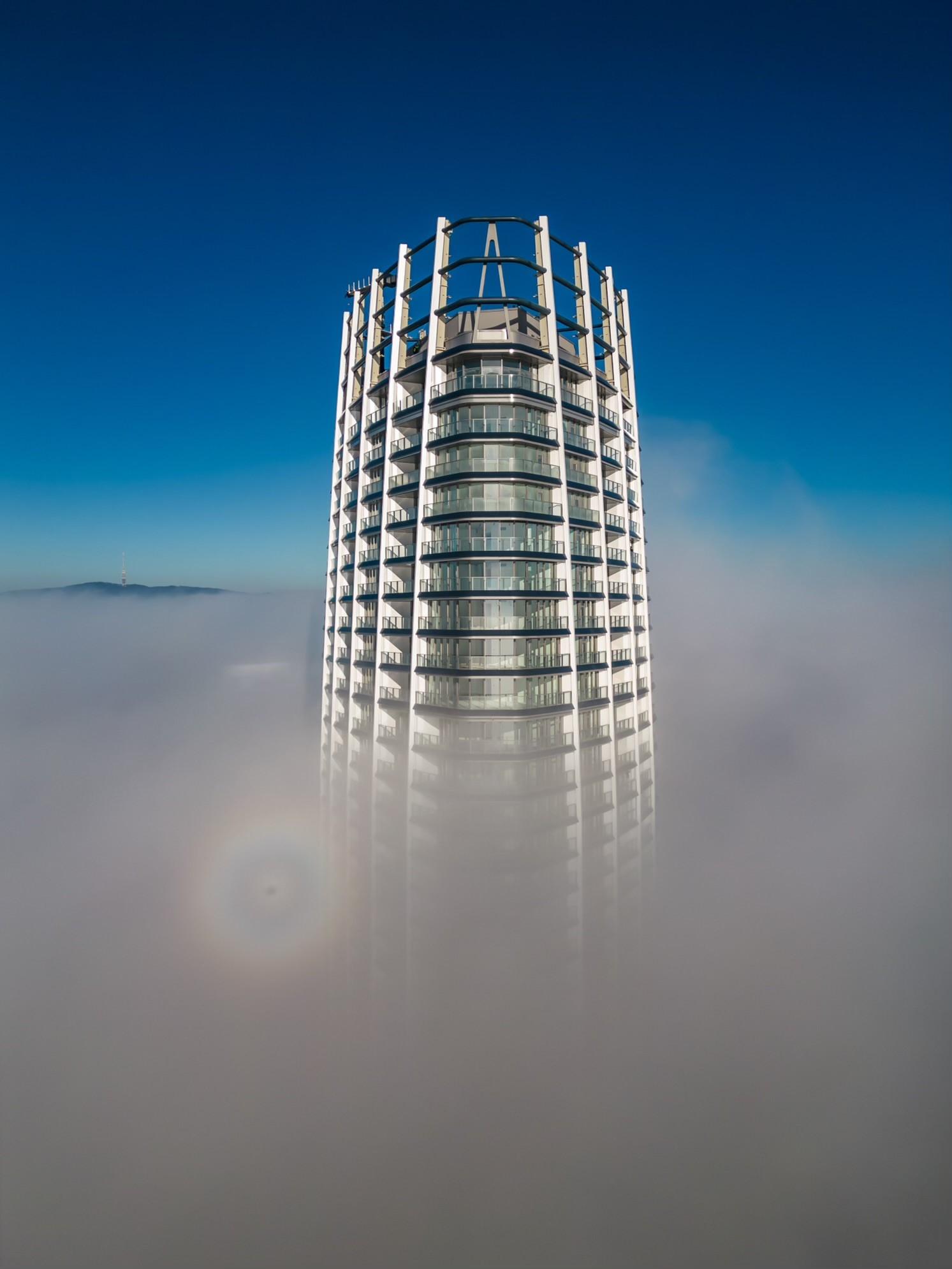 Eurovea Tower v oblakoch